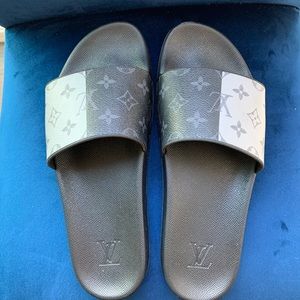 Louis Vuitton men’s size 10 sandals